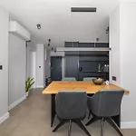 Pied-a-terre By Belmont Realty 扎达尔