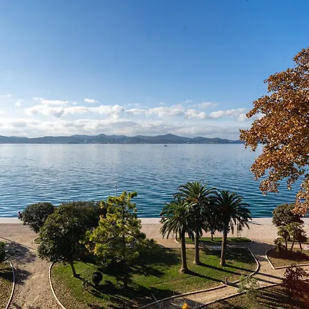 Pied-a-terre By Belmont Realty * Zára