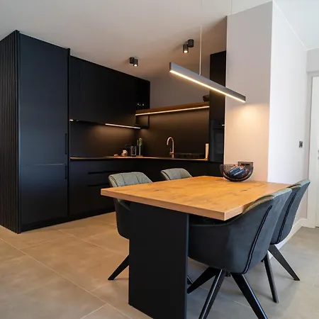 Pied-a-terre By Belmont Realty * زادار