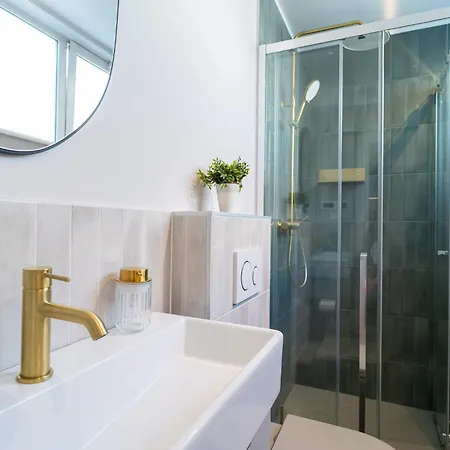 Pied-a-terre By Belmont Realty شقة