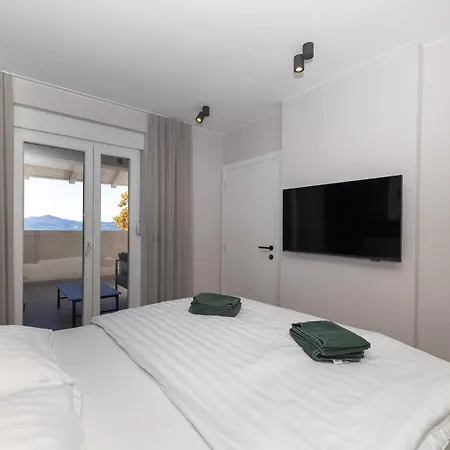Apartament Pied-a-terre By Belmont Realty