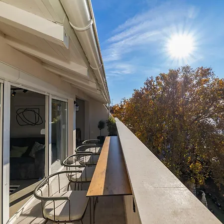 Pied-a-terre By Belmont Realty * Zára