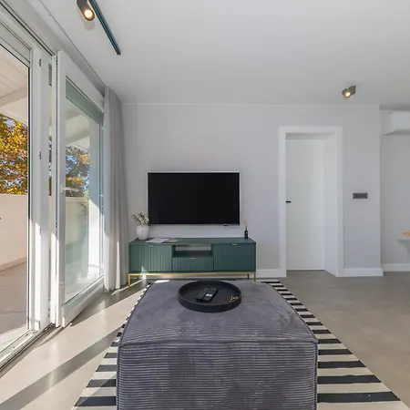 Pied-à-terre By Belmont Realty *