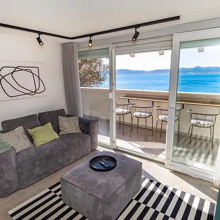 Pied-à-terre By Belmont Realty *