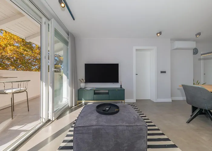 Pied-à-terre By Belmont Realty *