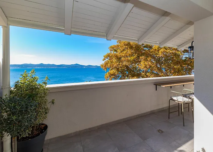 Pied-à-terre By Belmont Realty